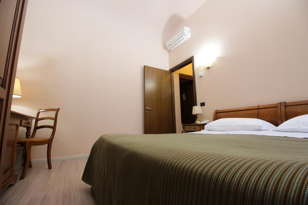 Il Giardinetto Hotel Верчели Екстериор снимка