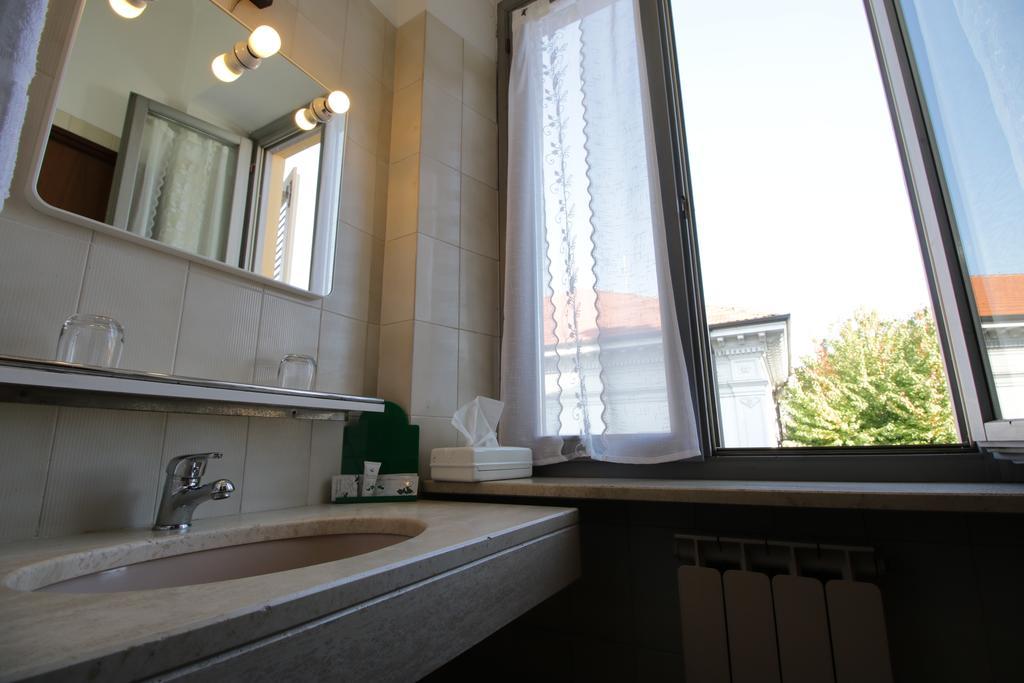 Il Giardinetto Hotel Верчели Екстериор снимка